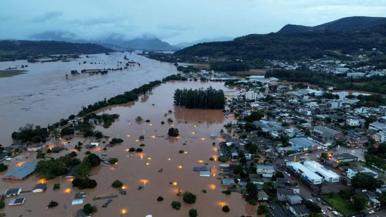 Cidade do Rio Grande do Sul debaixo d'água