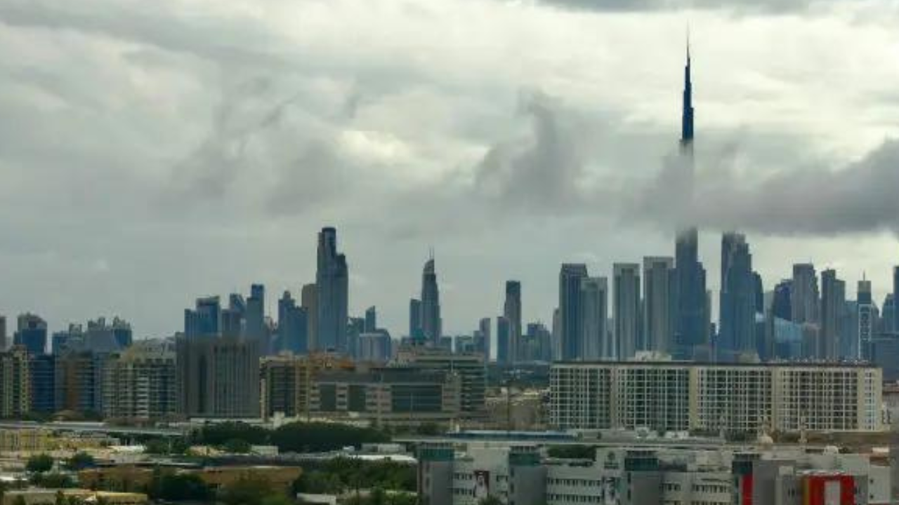 Nuvens de chuva em Dubai