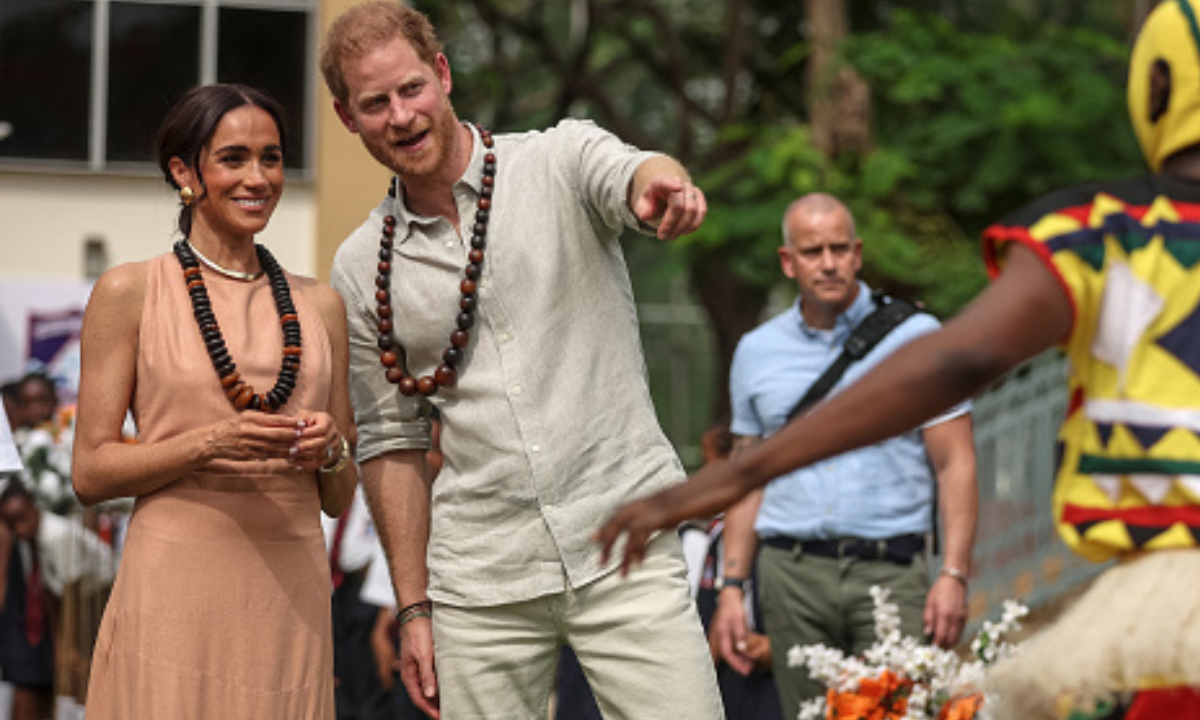 A duquesa acompanhou o marido, o príncipe Harry, em evento na Nigéria