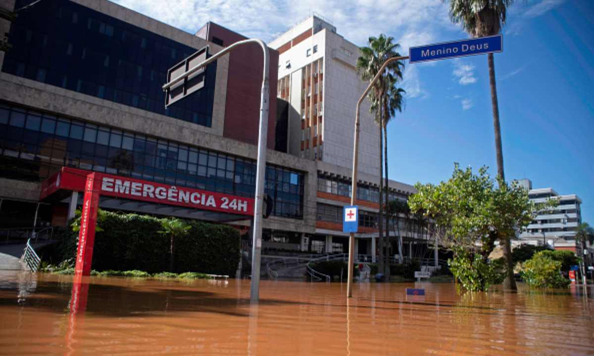 Hospitais e clínicas foram atingidos pelas enchentes e enfrentam dificuldades de abastecimento de insumos essenciais