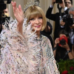 Foto destaque: Anna Wintour no Met Gala de 2022(reprodução/instagram/@wintourwourld)