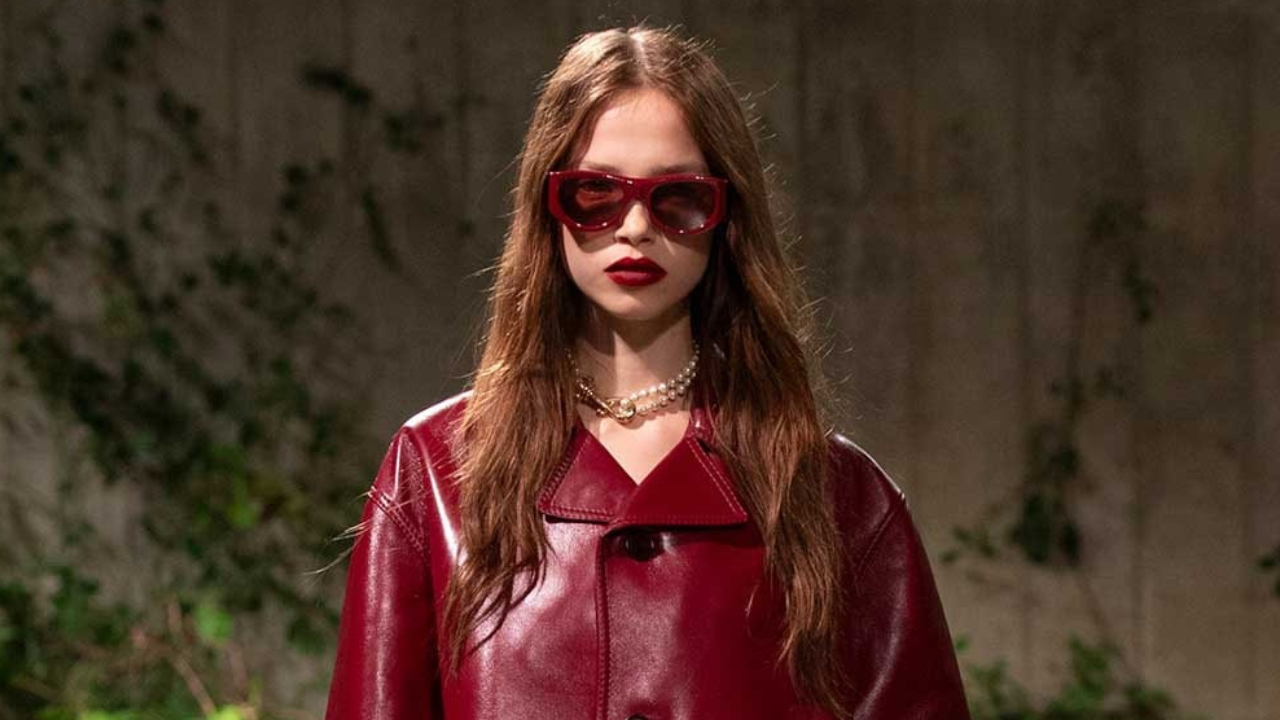 Foto destaque: Desfile Cruise 2025 da Gucci (Reprodução; foto gucci)