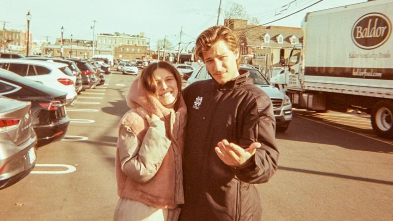 Foto destacada: Millie Bobby Brown e Jake Bon Jovi se casam em segredo e atriz revela por meio de vídeo no Instagram (Foto: Repdrodução/@milliebobbybrown/Instagram)