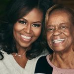 Foto destacada: Michelle e Barack Obama anunciam falecimento de Marian Robinson, mãe da ex-primeira dama (Foto: Reprodução/@michelleobama/Instagram)