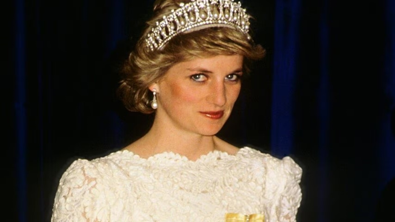 Princesa Diana usando suas joias