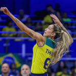 Thaisa jogando na Seleção Brasileira de Vôlei