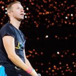 Chris Martin dá carona para fã de Coldplay até o show da banda