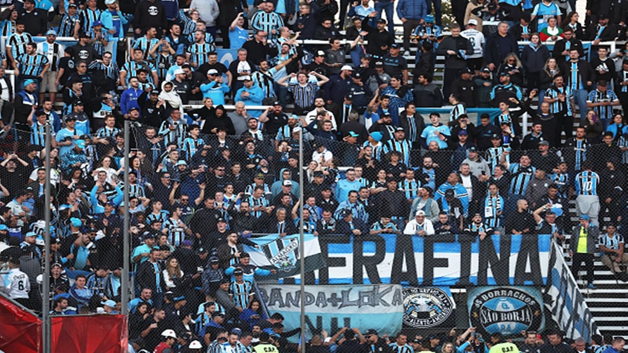 Torcida gremista no ultimo jogo em abril