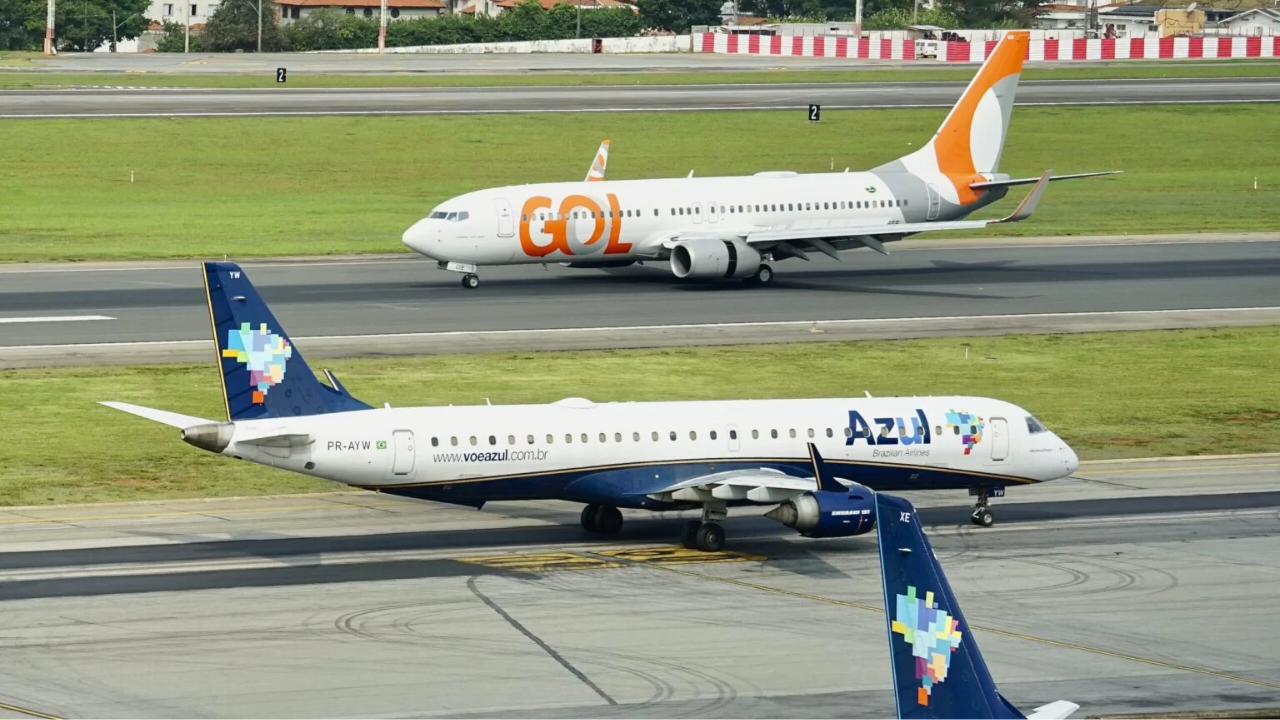 dois aviões gol e azul