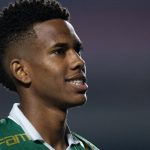 Estêvão em jogo do Palmeiras