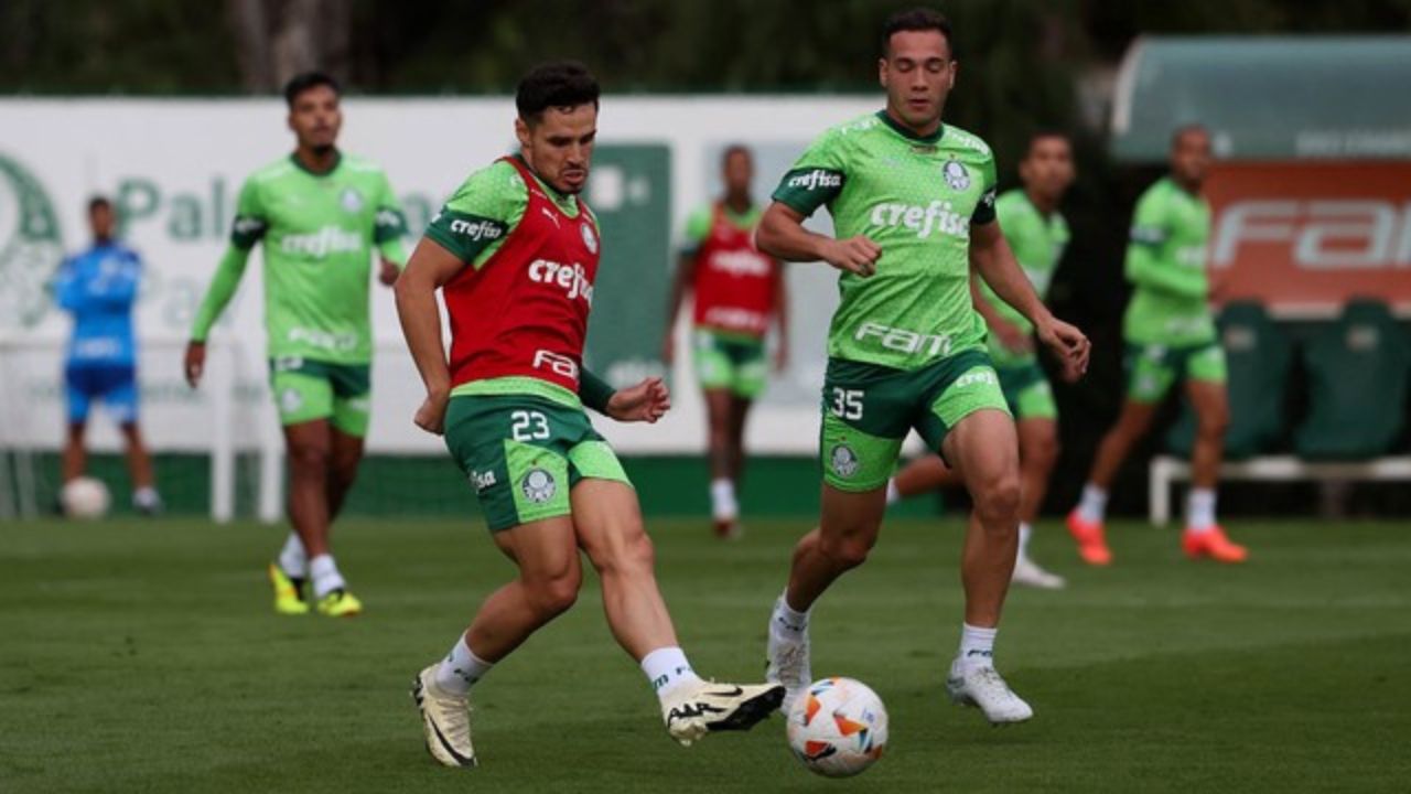 Jogadores do Palmeiras em treino