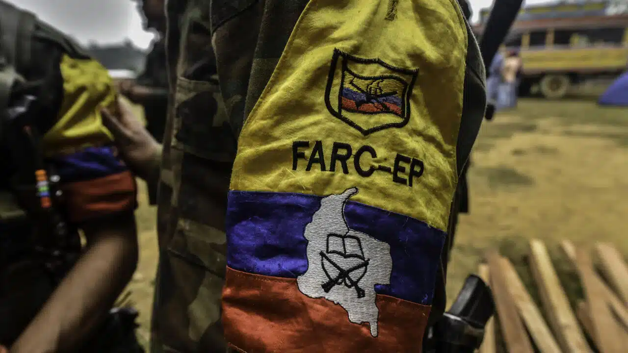 Foto destaque: Forças Armadas Revolucionárias da Colômbia. (Reprodução: Luis Acosta/AFP)