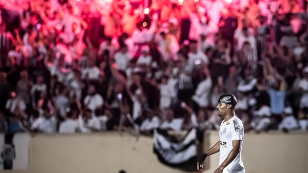 Torcida santista durante jogo no dia 7 de junho