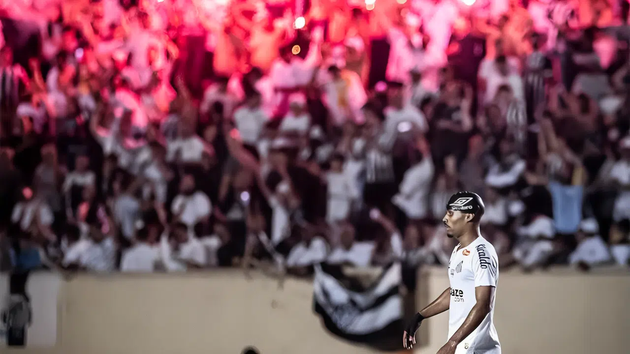 Torcida santista durante jogo no dia 7 de junho