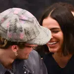 Bruna Marquezine e João Guilherme em desfile de Shasha Meneguel