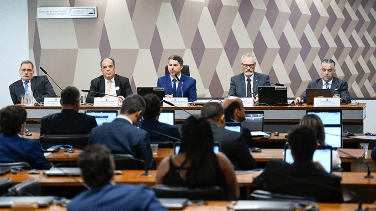 debate em comissão no Senado