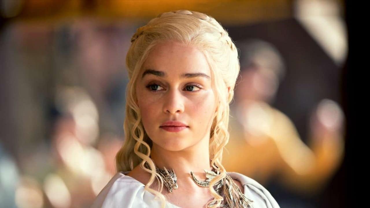 Emilia Clarke como Daenerys Targaryen