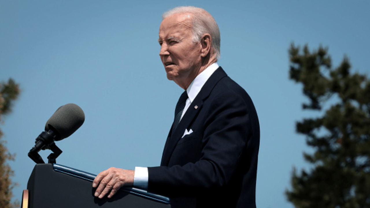 Joe Biden faz discurso em celebração do Dia D