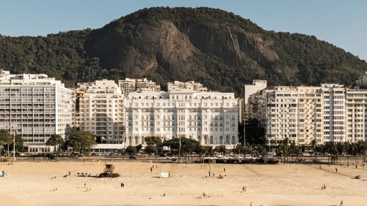 Hotel Copacabana Palace em frente a praia