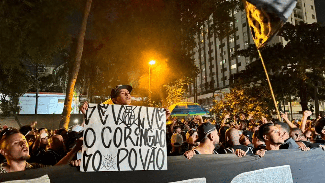 Torcedores do Corinthians fazem manifestação