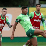 Jogadores do Palmeiras no treino antes da partida contra o Fortaleza