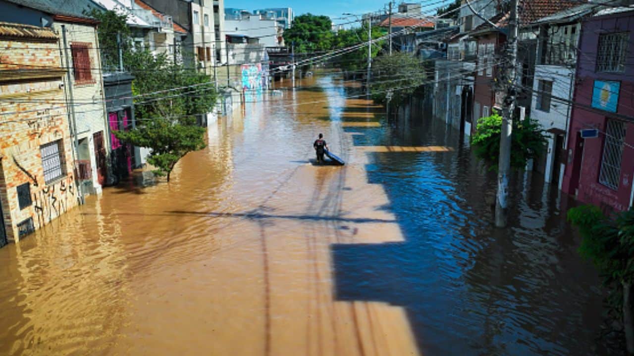 Enchentes no bairro Cidade Baixa em Porto Alegre