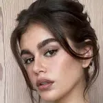 Foto destaque: Kaia Gerber para a palm royale (Reprodução/instagram/@kaiagerber)