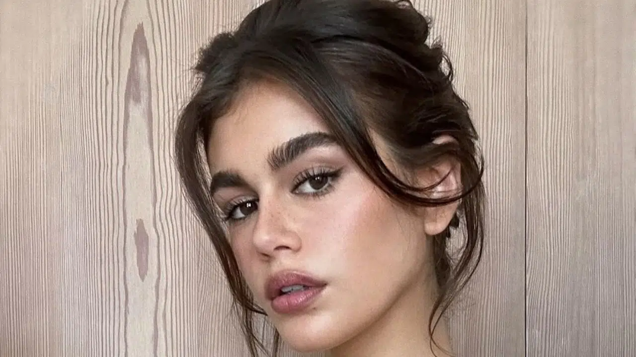 Foto destaque: Kaia Gerber para a palm royale (Reprodução/instagram/@kaiagerber)