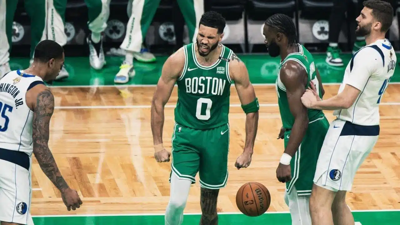 O jogador Jayson Tatum durante a partida