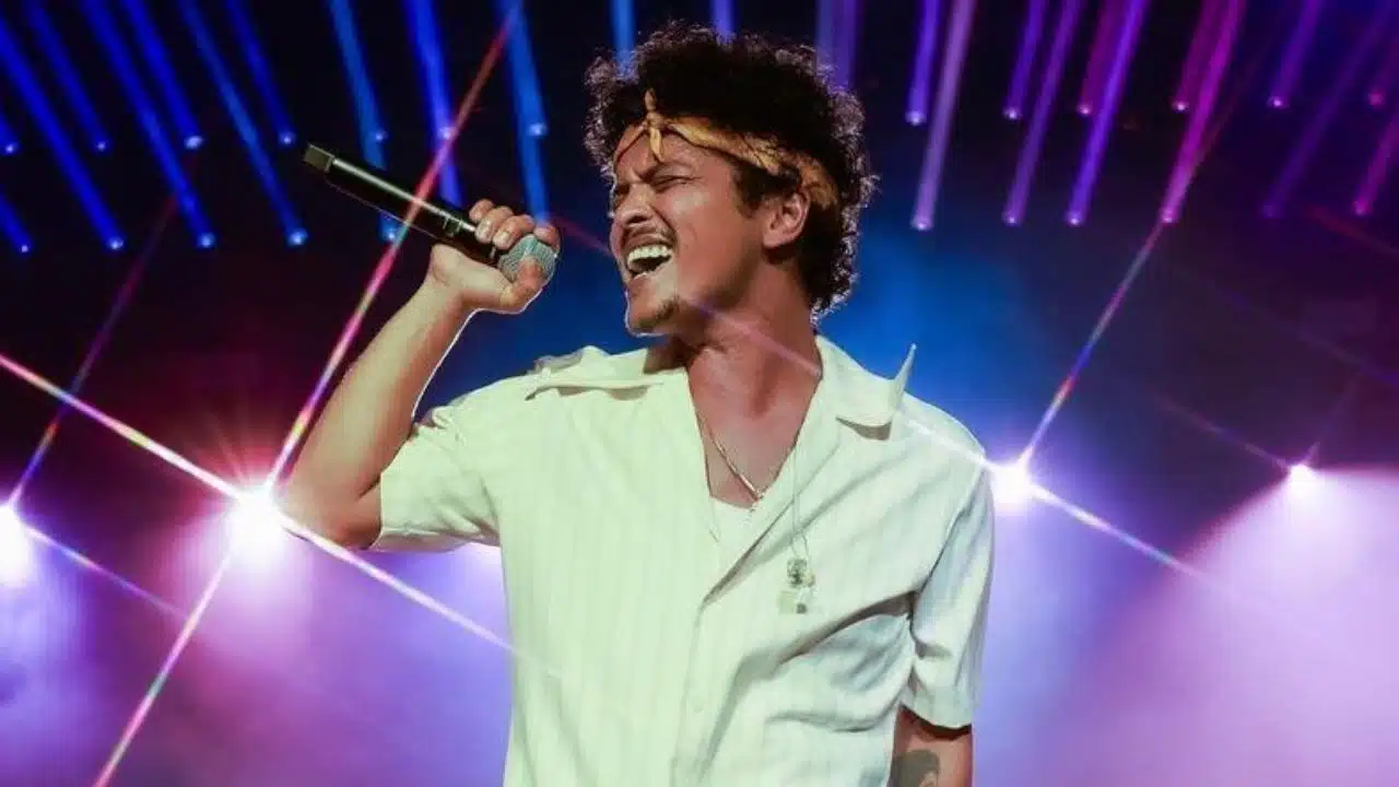 Bruno Mars deve fazer show beneficente no Brasil, segundo jornalista