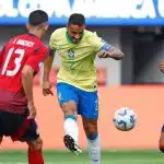 Danilo em ação pela seleção brasileira