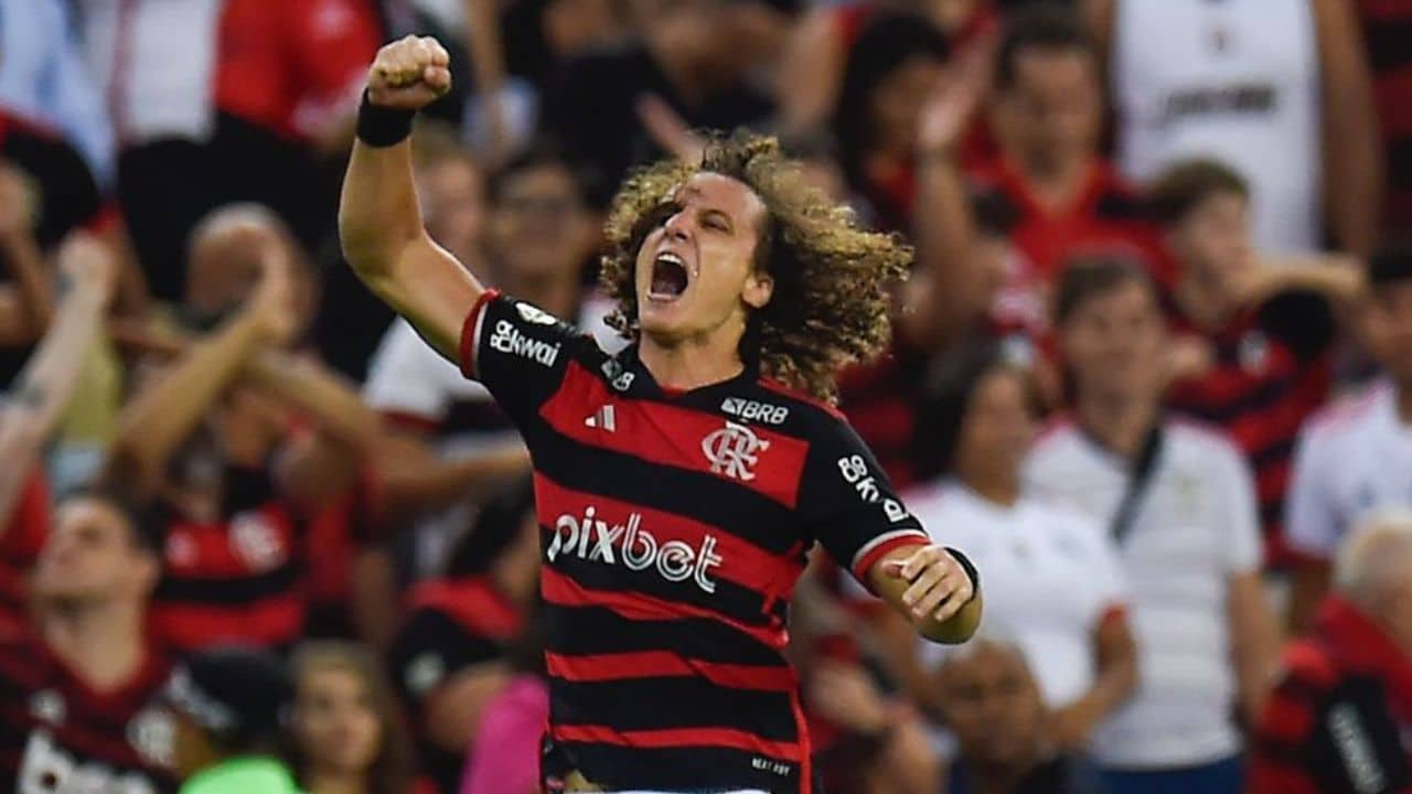 David Luiz comemorando o gol da vitória