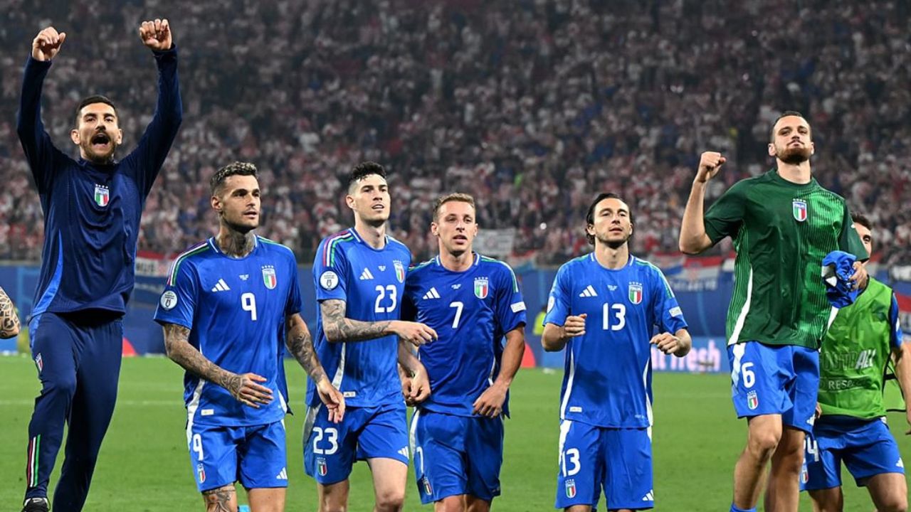 Seleção Italiana comemorando a vaga nas oitavas