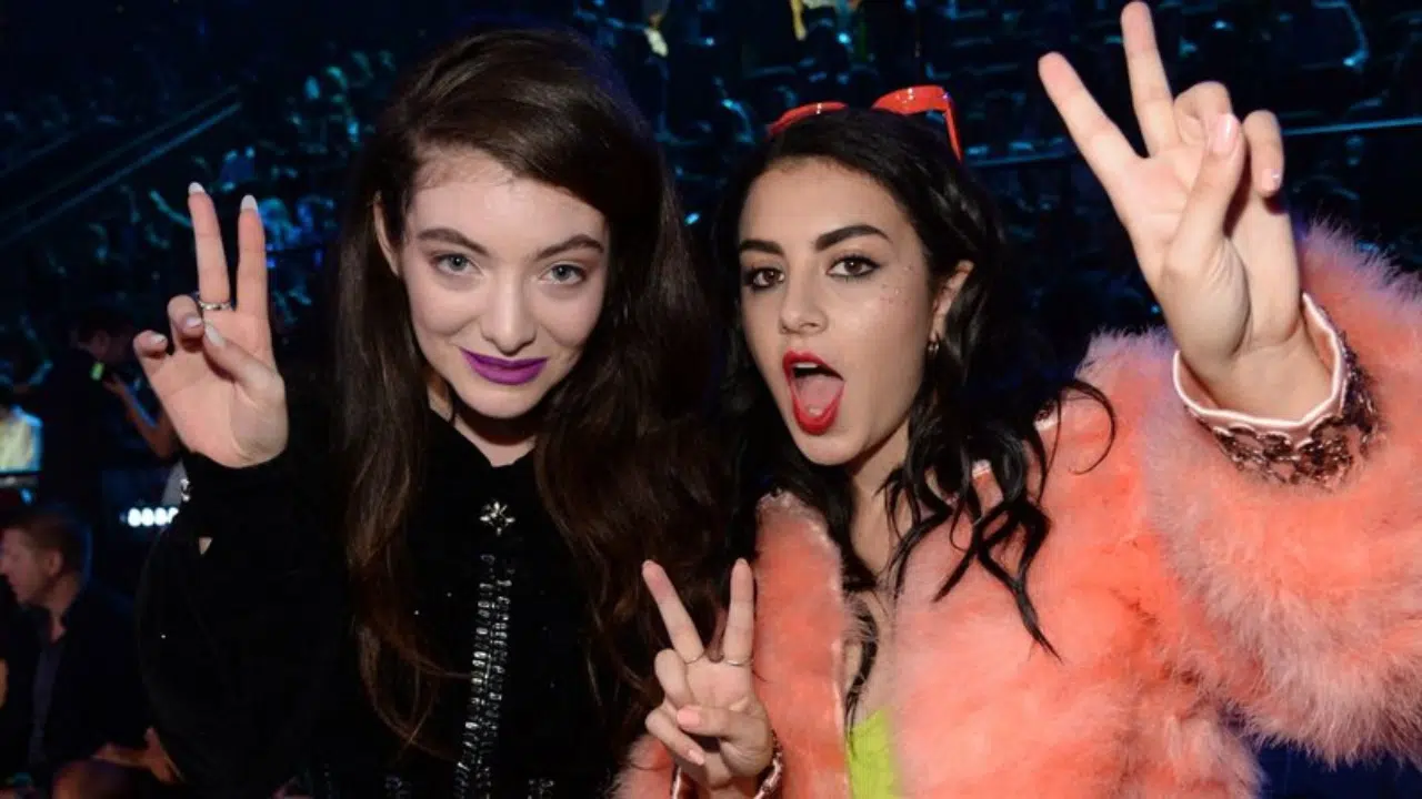 Lorde e Charli XCX no MTV