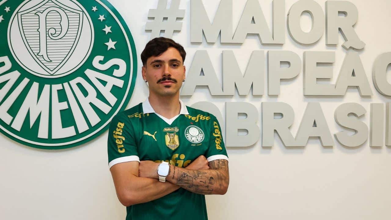 Maurício sendo anunciado pelo Palmeiras