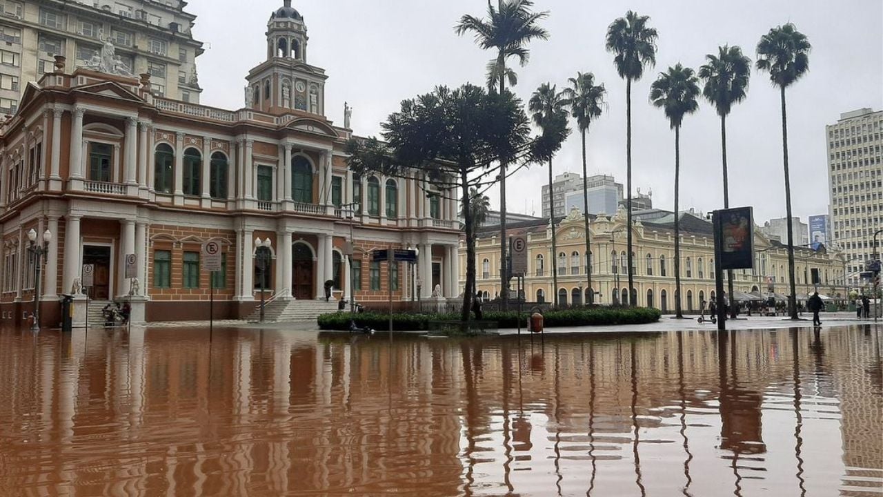 Prefeitura de Porto Alegre em alagamento em maio