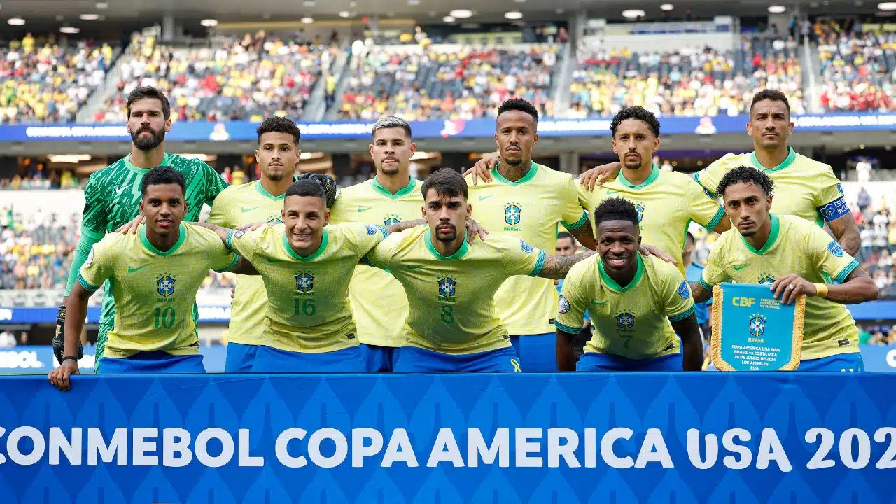 Seleção brasileiro antes da partida contra a Costra Rica