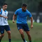 Jogadores treinam em Curitiba para partida contra o Atlético-GO