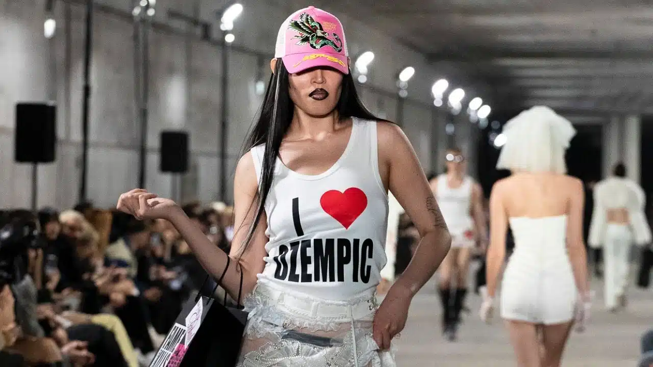 Namília exibiu a camiseta polêmica no desfile da semana de moda de Berlim