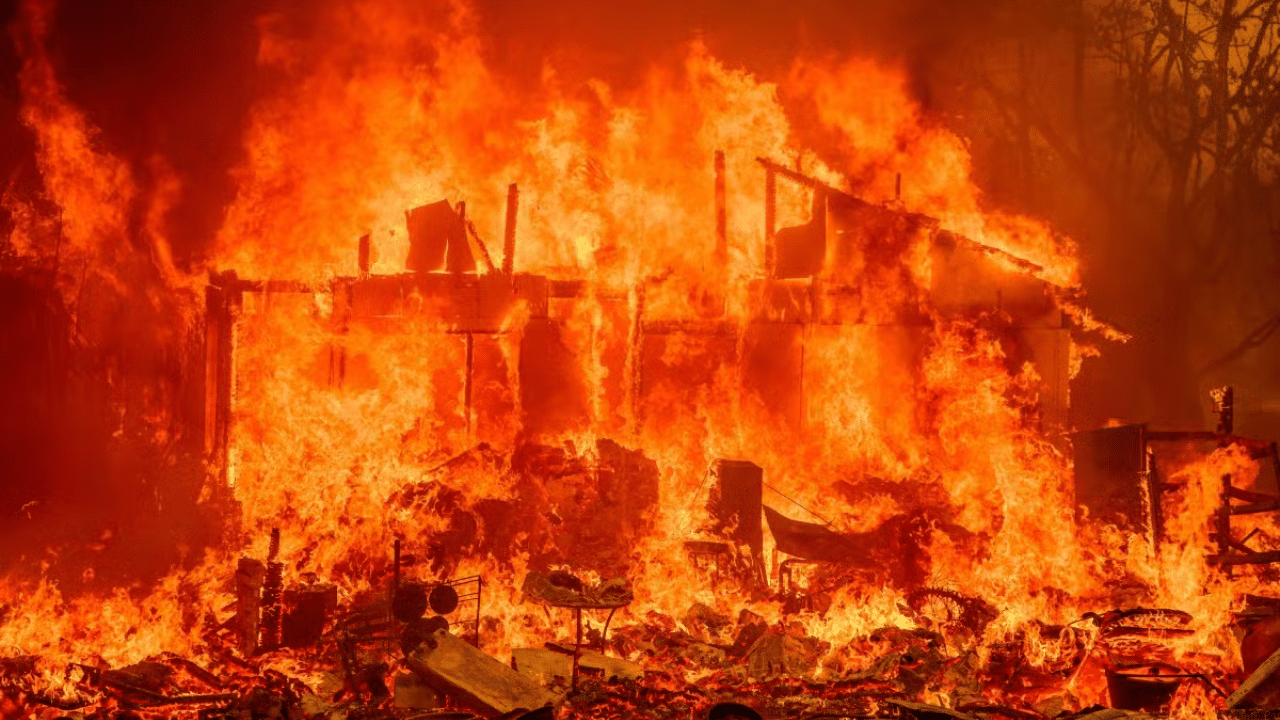 Ordem de retirada é feita por conta de incêndio Thompson no norte da Califórnia