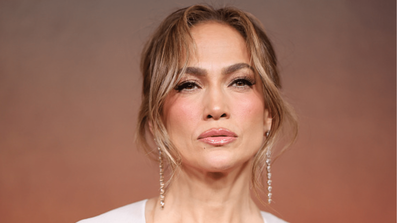 Jennifer Lopez aparece de aliança após suposta separação com Ben Affleck