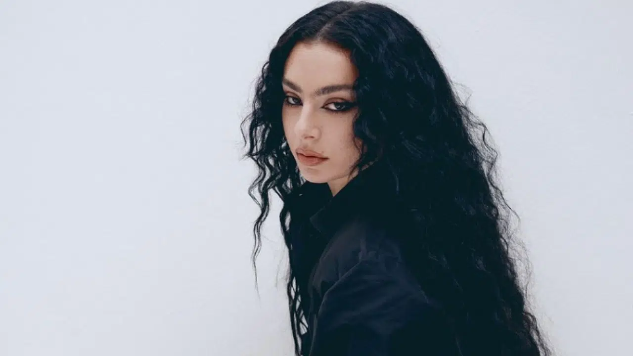 Remix de “Girl, so confusing” foi ideia de Lorde, diz Charli XCX