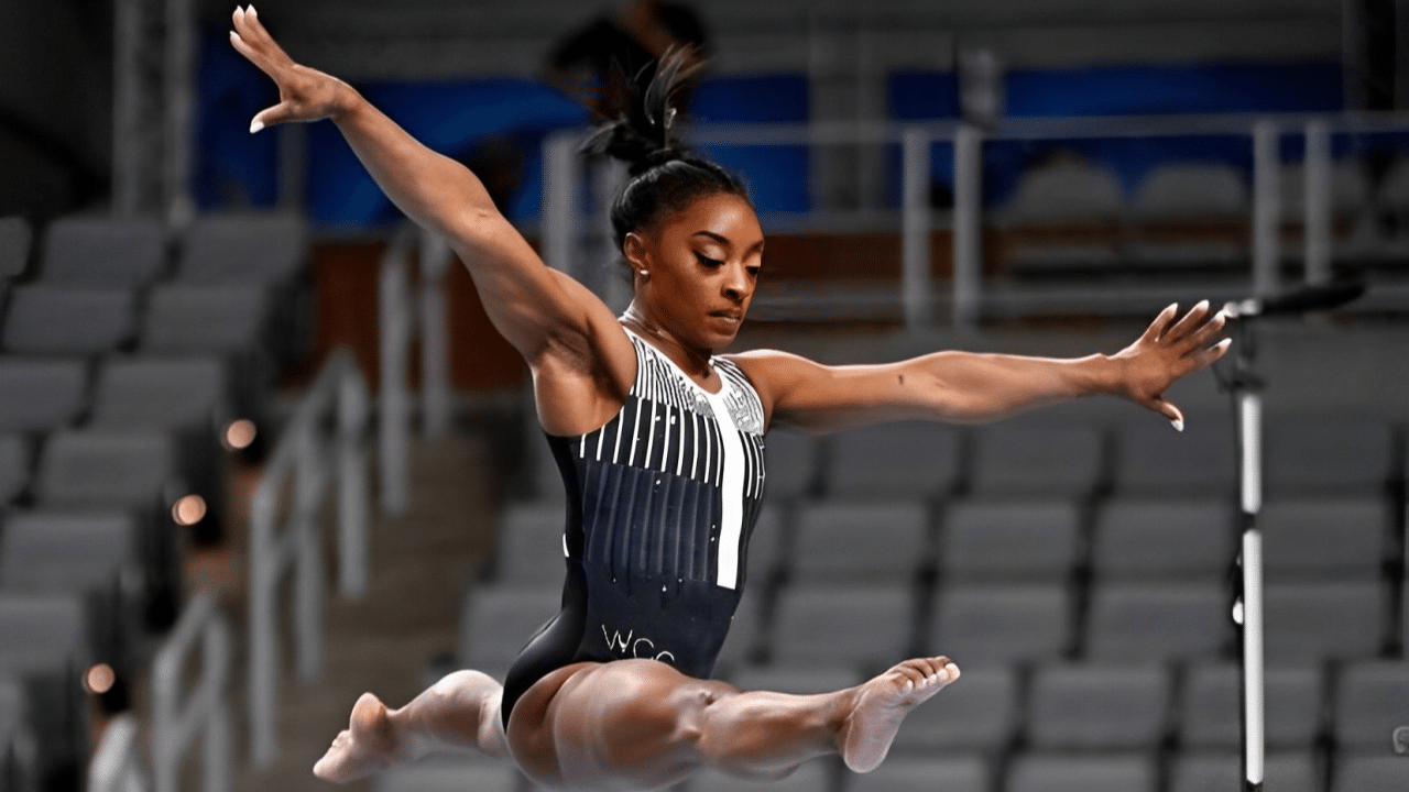 Simone Biles usando os novos uniformes para as Olimpíadas