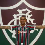 Douglas Costa em anuncio pelo Fluminense