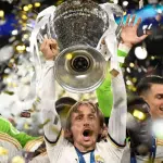 Modric levanta taça da Champions