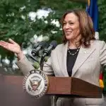 Kamala Harris ataca Trump em seu primeiro comício de campanha