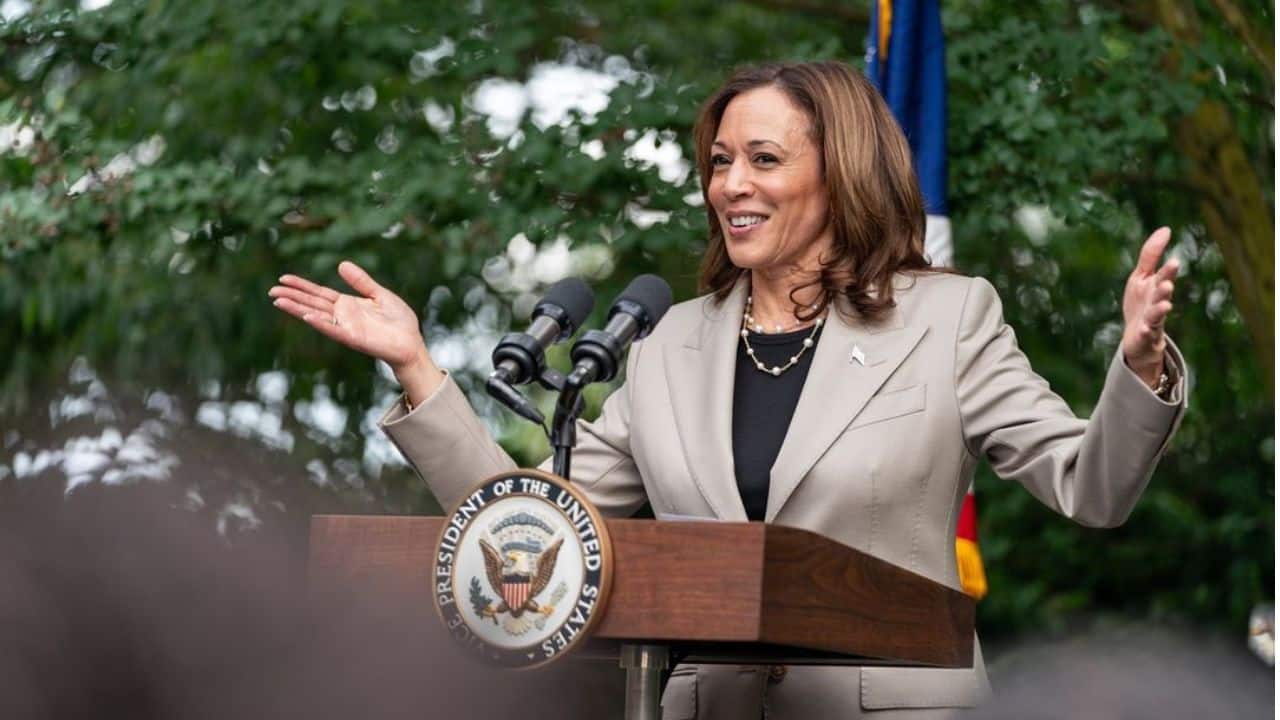 Kamala Harris ataca Trump em seu primeiro comício de campanha