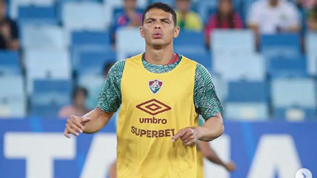 Fluminense volta a vencer no campeonato em reestreia de Thiago Silva