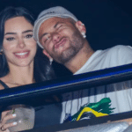 Foto destaque: Neymar e Bruna Biancardi aparecem juntos em show (Foto: reprodução/Araujo/Agnews)