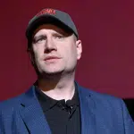 Foto destaque: Kevin Feige na CinemaCon 2024 (Foto: reprodução/X/@Taverna Marvel)